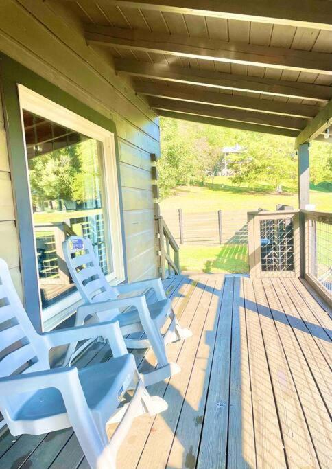 Modern Lake Side Nest• Hotub Fenced Yard King Beds Сивиървил Екстериор снимка