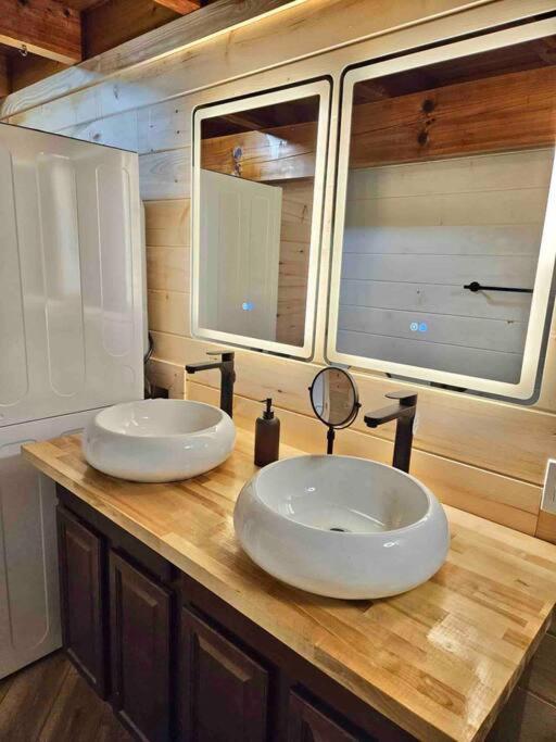Modern Lake Side Nest• Hotub Fenced Yard King Beds Сивиървил Екстериор снимка