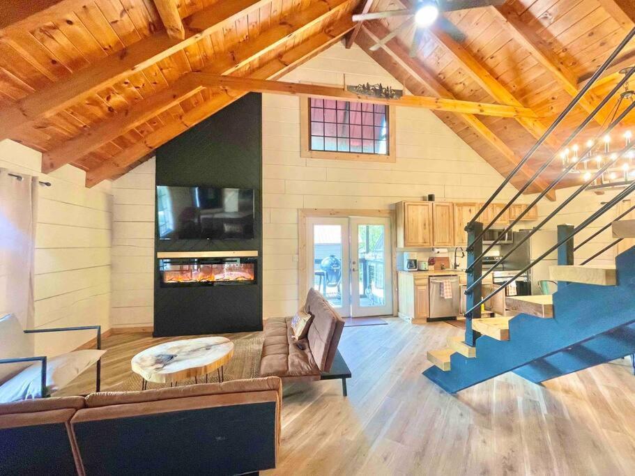 Modern Lake Side Nest• Hotub Fenced Yard King Beds Сивиървил Екстериор снимка