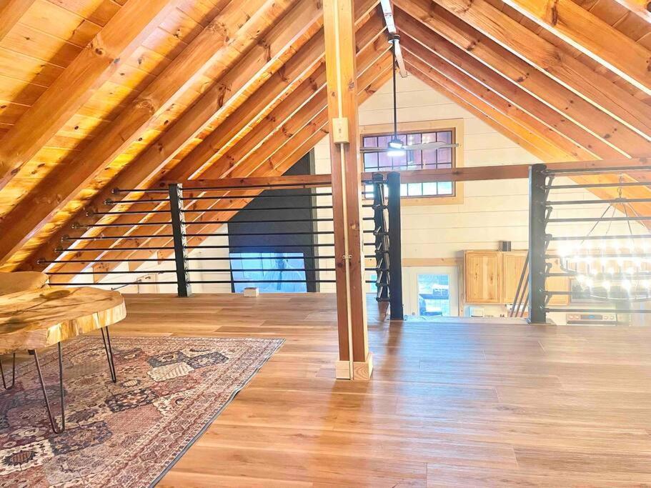 Modern Lake Side Nest• Hotub Fenced Yard King Beds Сивиървил Екстериор снимка