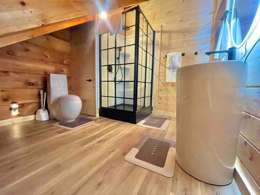Modern Lake Side Nest• Hotub Fenced Yard King Beds Сивиървил Екстериор снимка