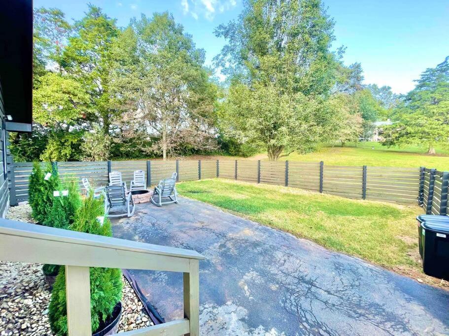 Modern Lake Side Nest• Hotub Fenced Yard King Beds Сивиървил Екстериор снимка