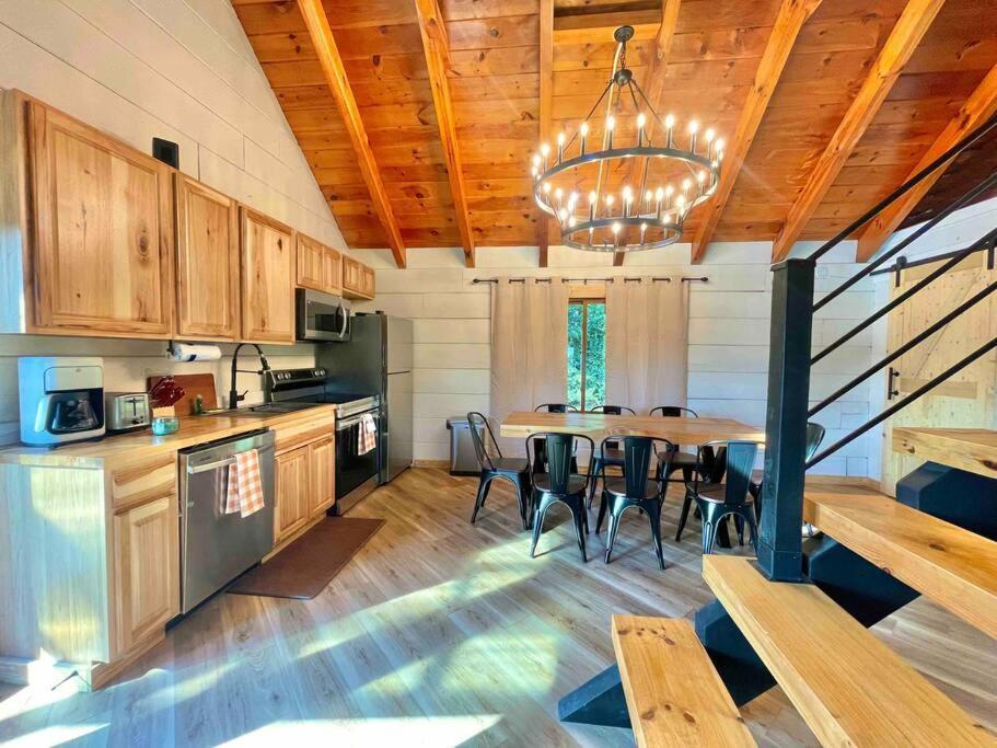 Modern Lake Side Nest• Hotub Fenced Yard King Beds Сивиървил Екстериор снимка