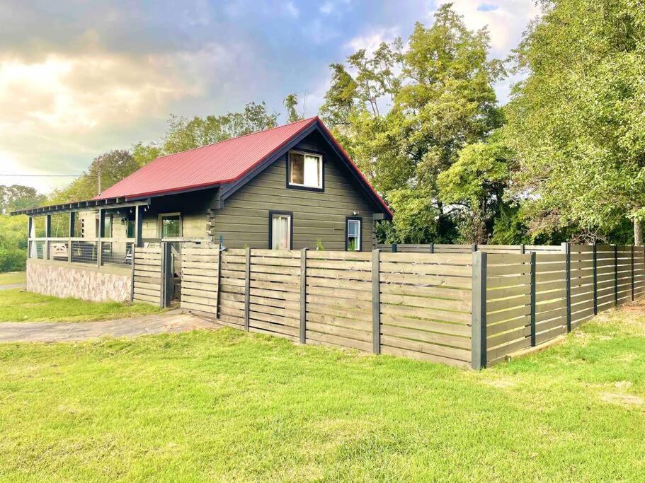 Modern Lake Side Nest• Hotub Fenced Yard King Beds Сивиървил Екстериор снимка